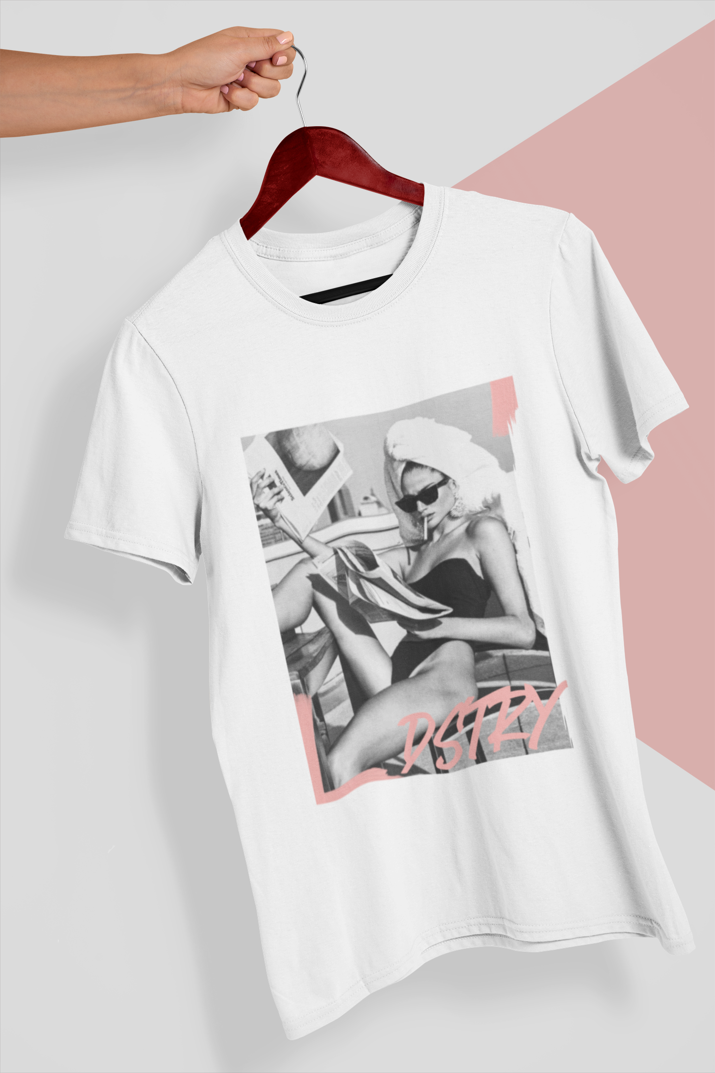 GIRL BOSS Classic Fit AmplifyDestroy Print Tee Shirt Model Black White Model