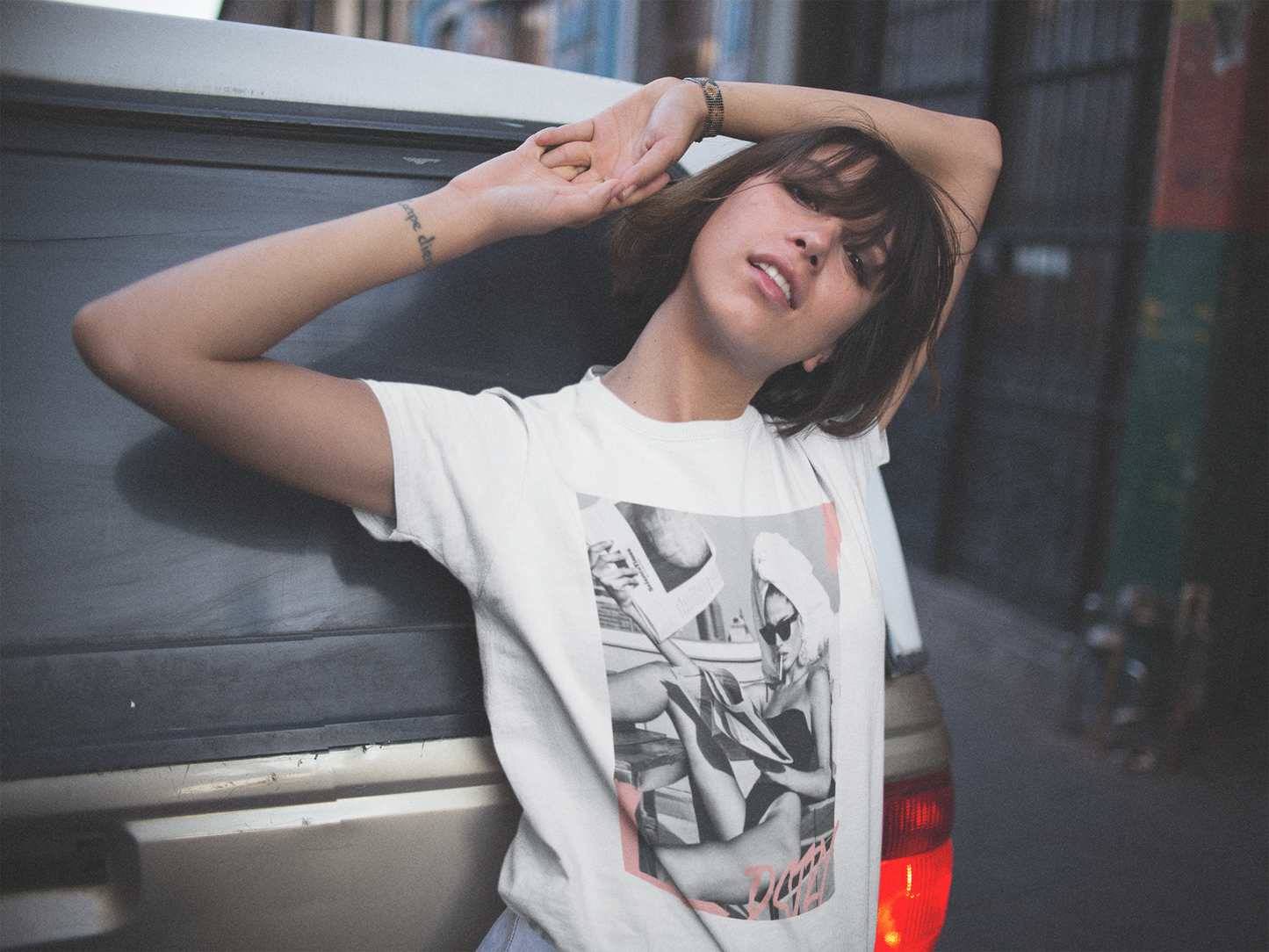 GIRL BOSS Classic Fit AmplifyDestroy Print Tee Shirt Model Black White Model